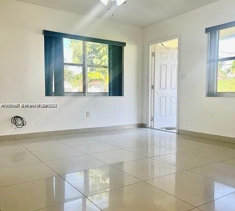 5th image of 310 SW 10th Ter