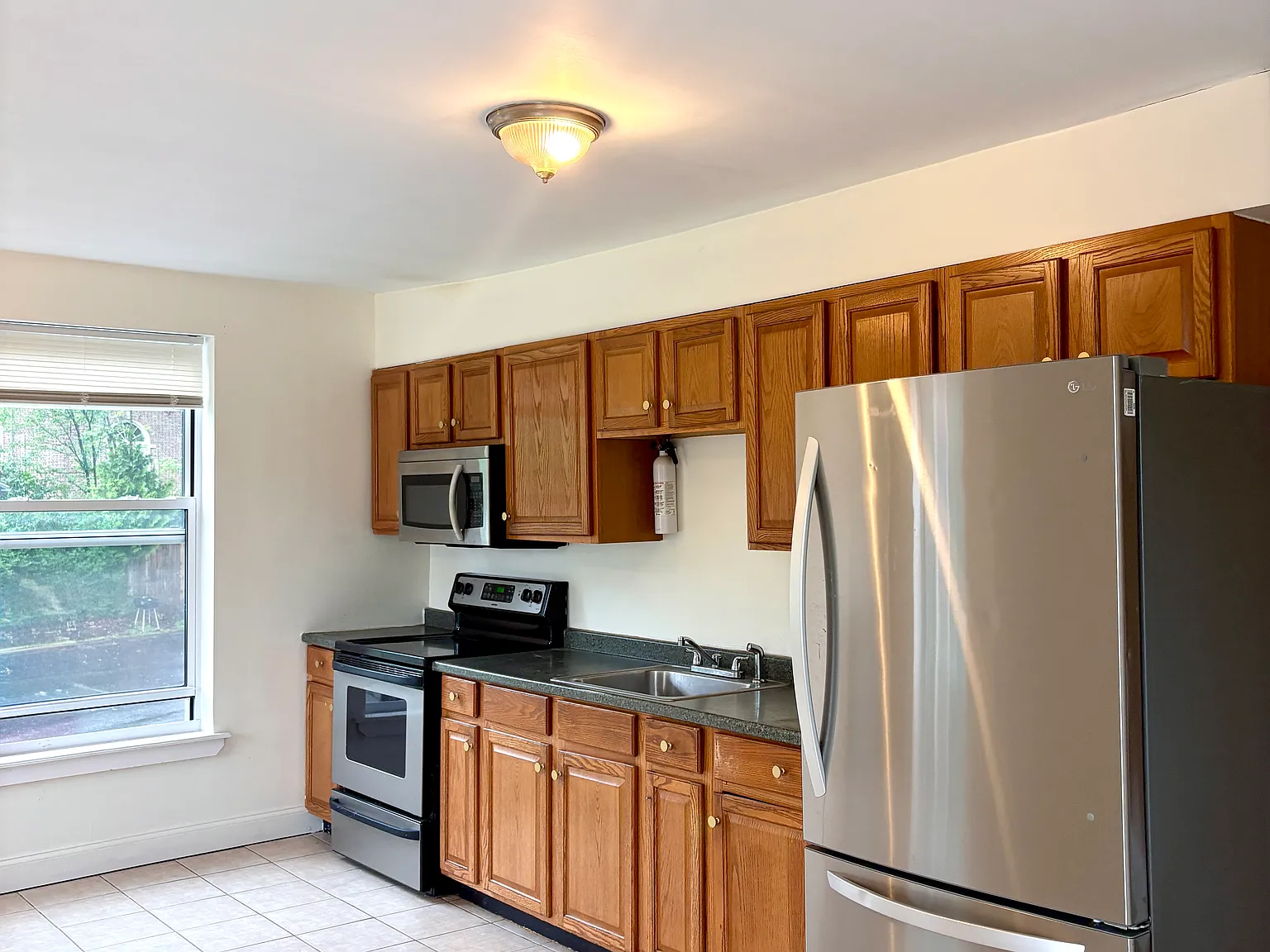 3 bed, 740 sqft, $2,595 — Photo 3