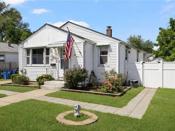 53 Manuel Ave, Johnston, RI 02919