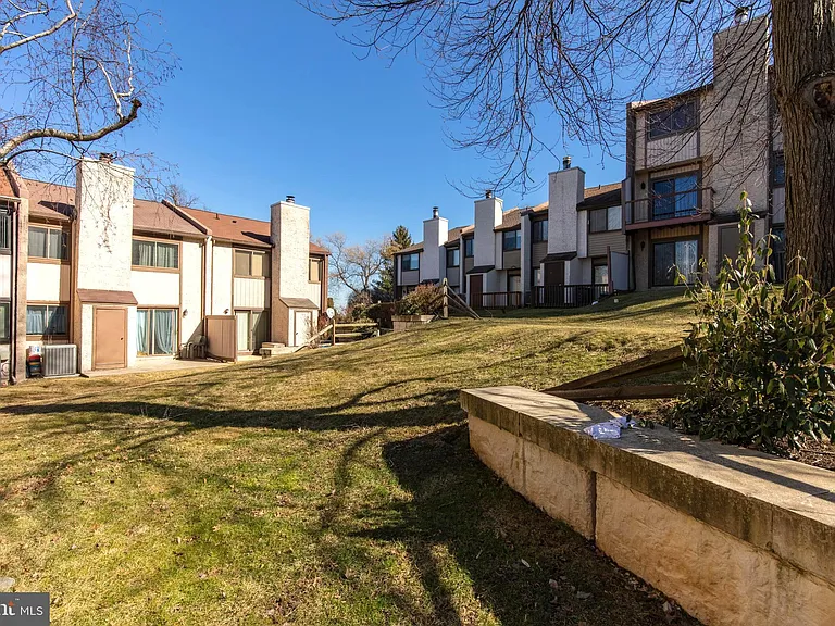 401 Bismark Way — Photo 4