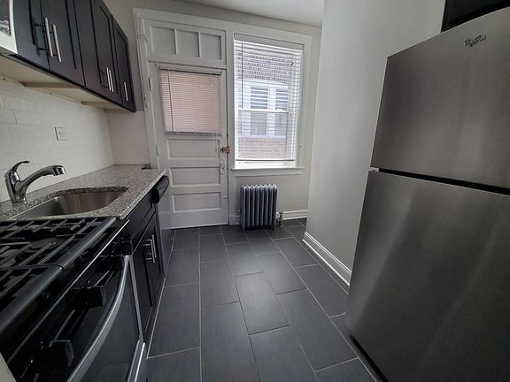 5th image of 1441 W Lunt Ave APT 3S