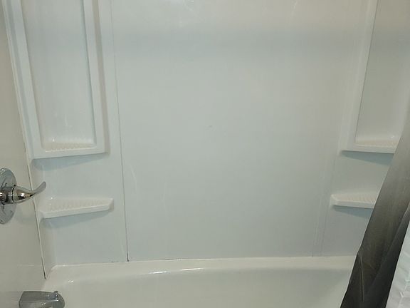 4th image of 242 Commercial St #11297370