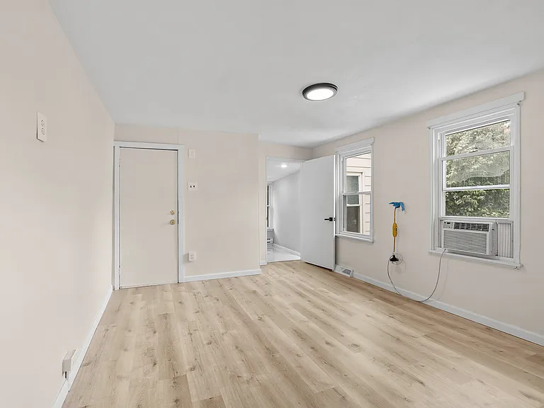 138 S 17th St — Photo 15