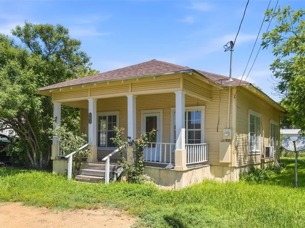 102 E Fitzgerald St, Bangs, TX 76823