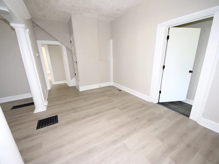 3309 Elgin Ave — Photo 8
