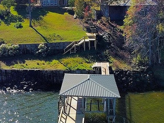 2nd image of 160 Somerset