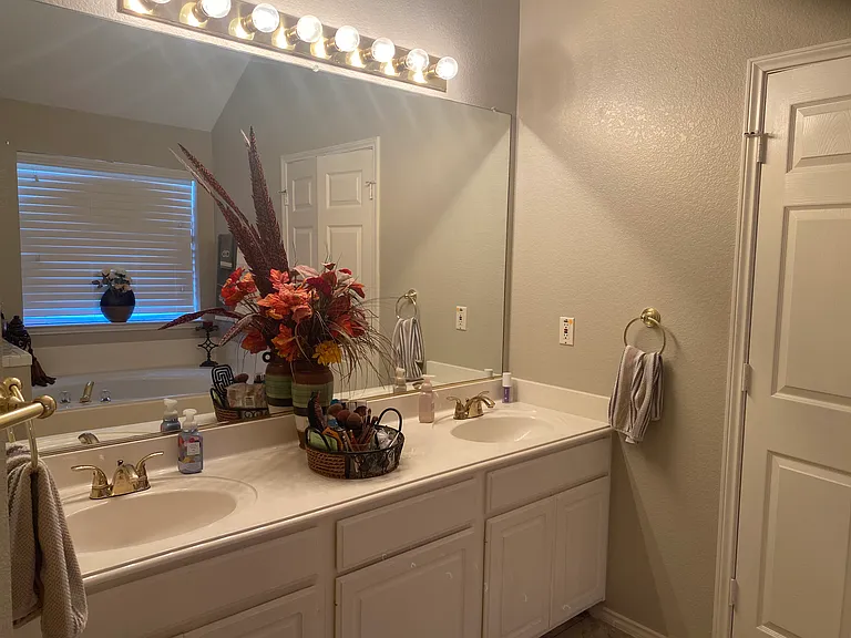 4600 Spanishmoss Dr — Photo 29