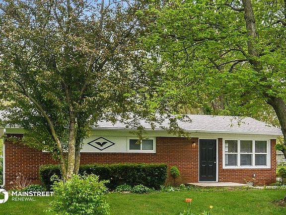 3rd image of 442 Woodview Dr