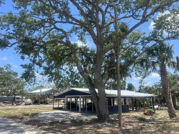 122 E 5th Ave, Horseshoe Beach, FL 32648