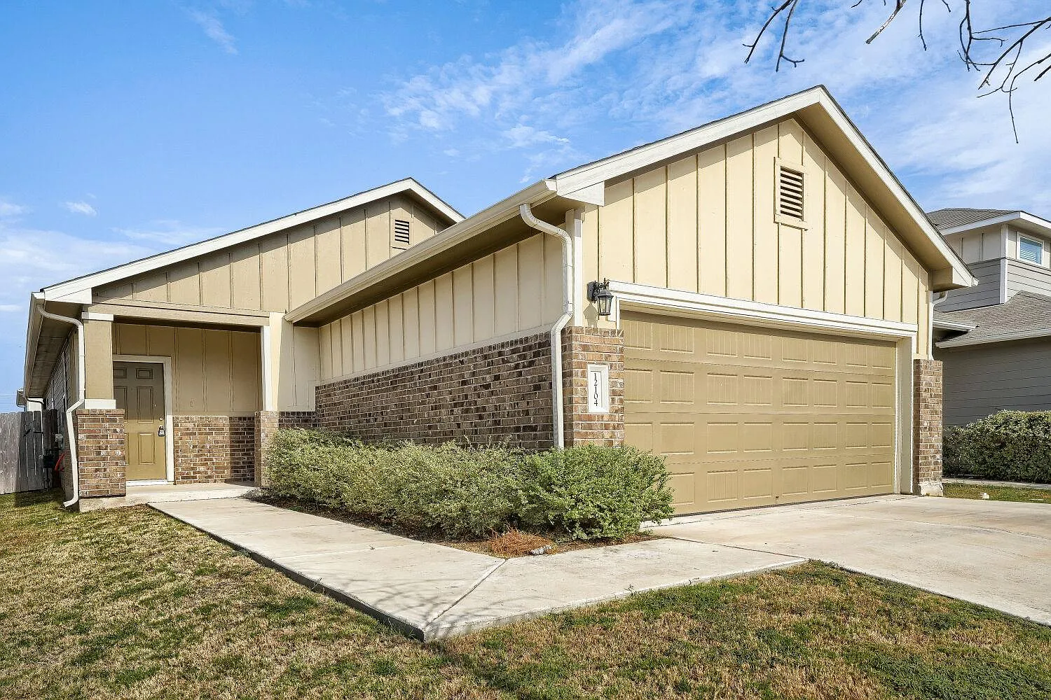 3 bed, 2.0 bath, 1534 sqft, $2,050 — Photo 1