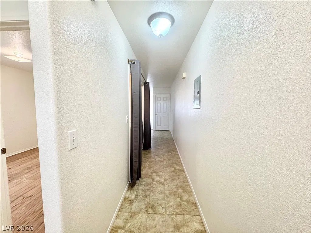 3 bed, 2.0 bath, 1211 sqft, $1,350 — Photo 2