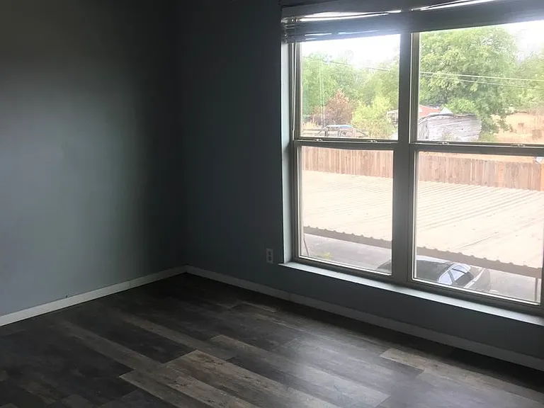 APT02-COLEMAN — Photo 6