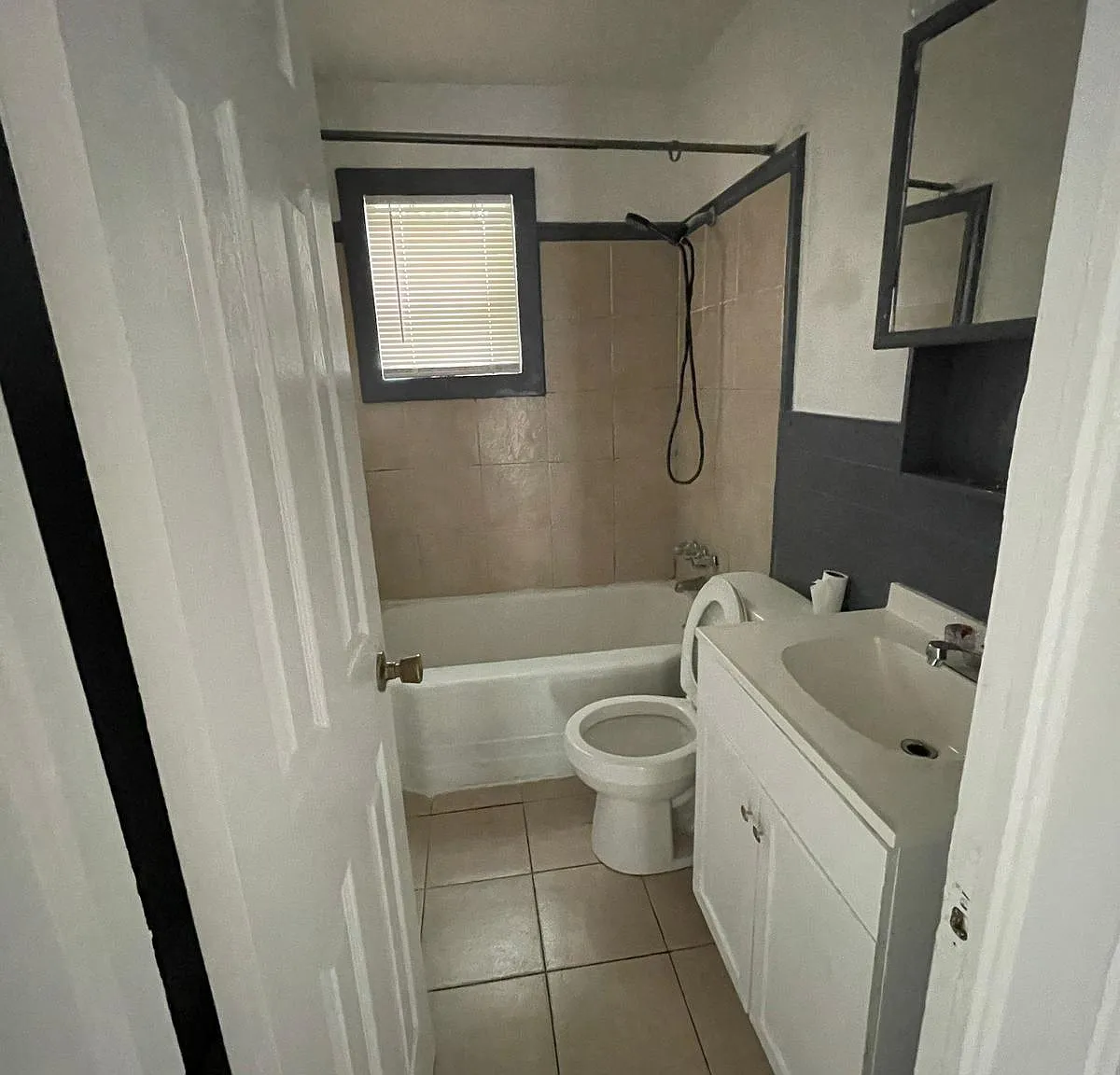 3 bed, $1,095 — Photo 3