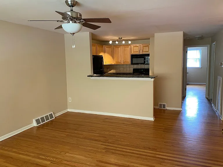 5462 Vicaris St #1 — Photo 7