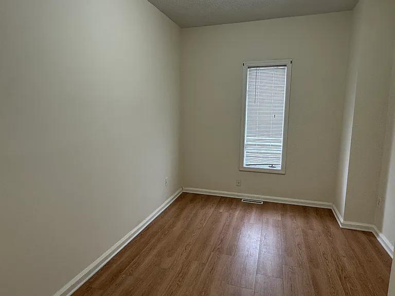 19-21 Everett Ave #1 — Photo 4