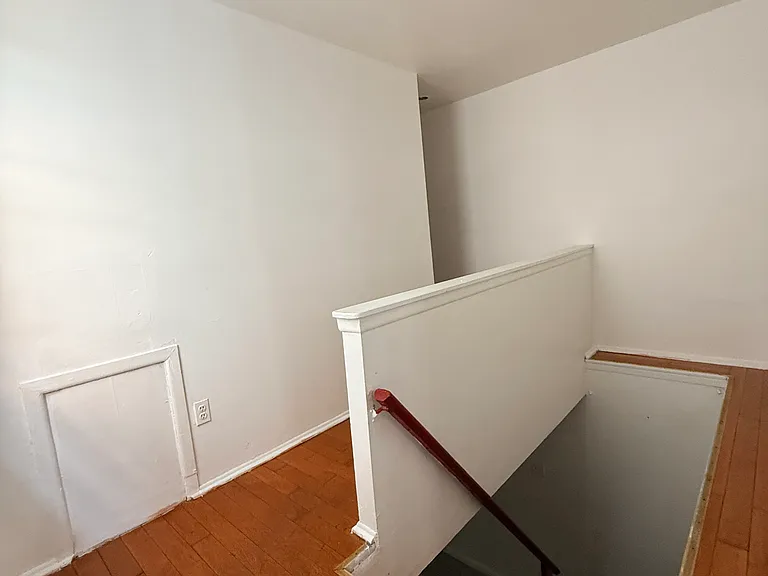 254 S 10th St #1-R — Photo 4
