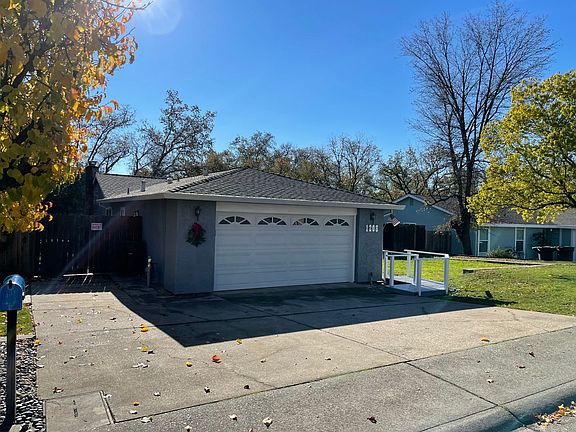 3rd image of 1208 Bunker Hill Dr