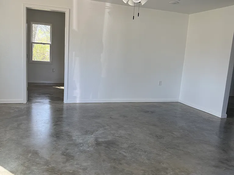 719 Hopkins St — Photo 7