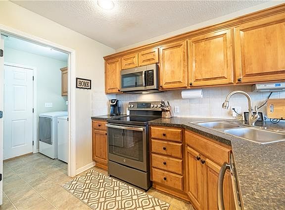 5th image of 706 Rockwell Ave
