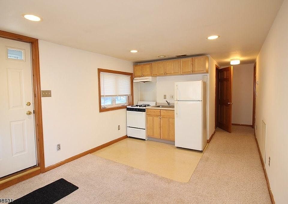 2nd image of 1018 Ringwood Ave