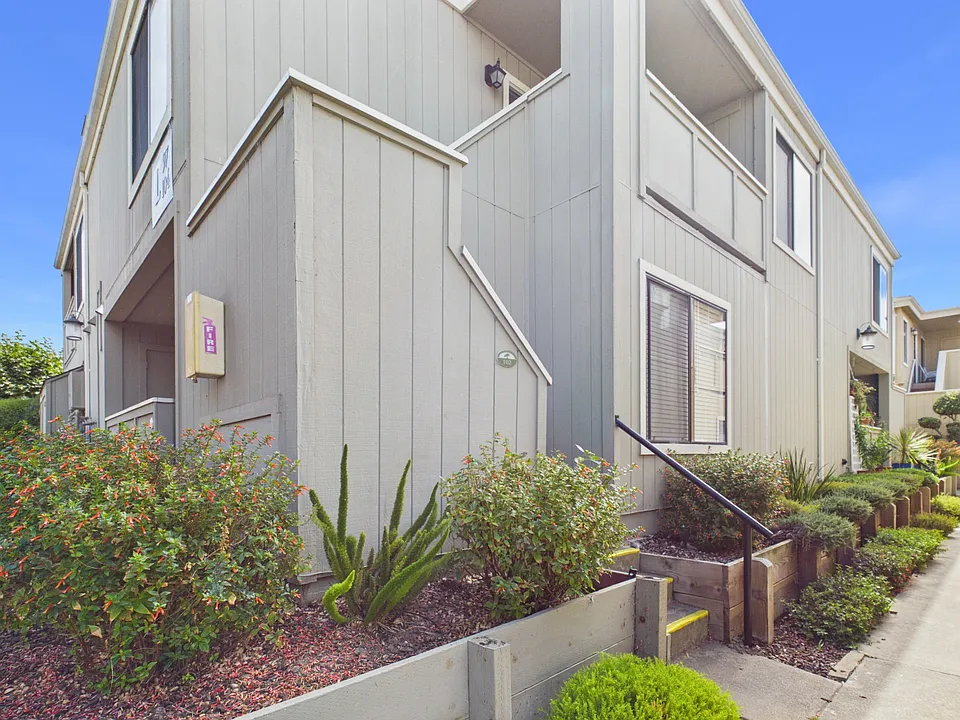 820 Casanova Ave #102