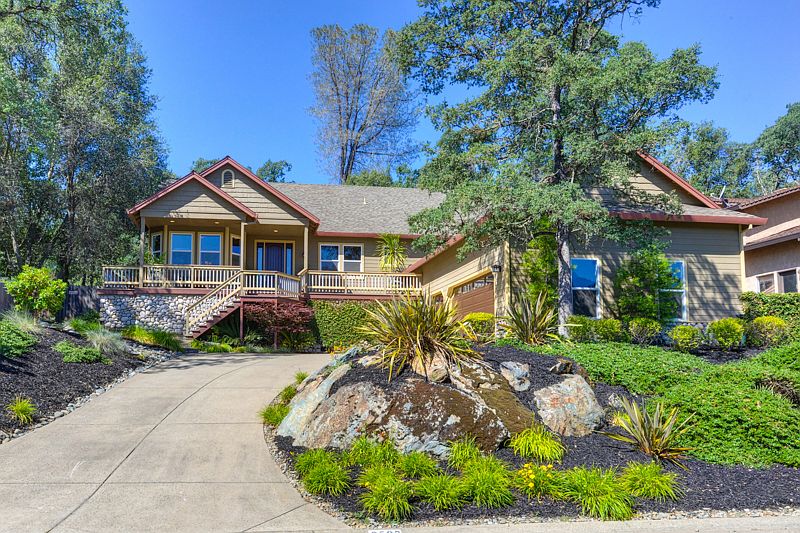 1st image of 2592 Crown Dr