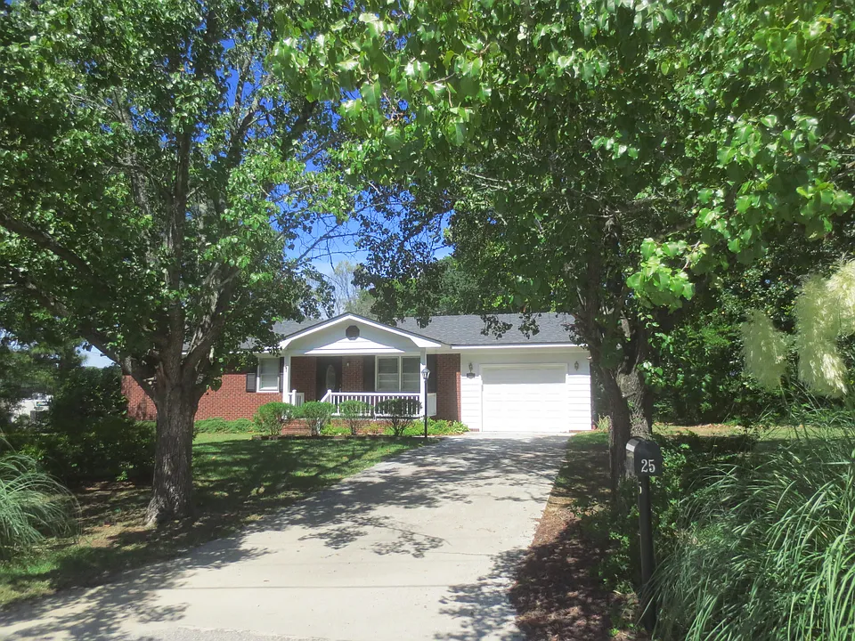 25 E North St