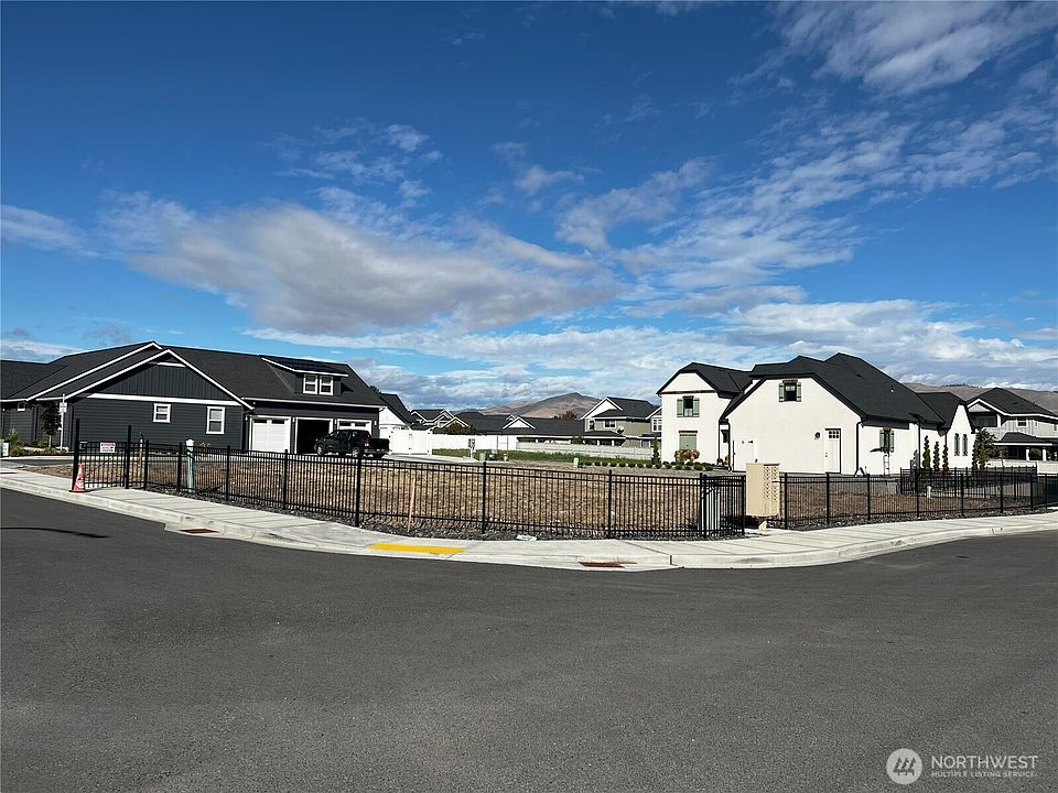 1st image of 305 Pugsley Place NW