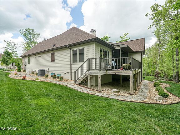 5th image of 65 Oak Leaf Cir