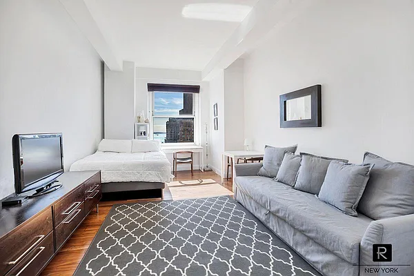 Rented by R New York | media 22