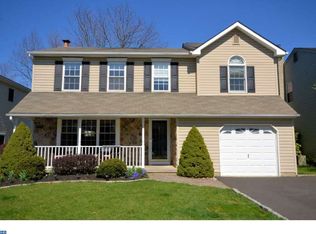 8 Oxford Ln, Horsham, PA 19044
