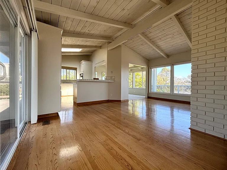 653 Bayview Dr — Photo 6