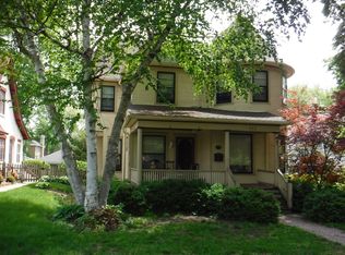 411 Oak Ave, Aurora, IL 60506