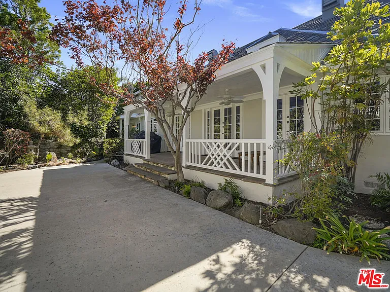 13161 Addison St — Photo 30