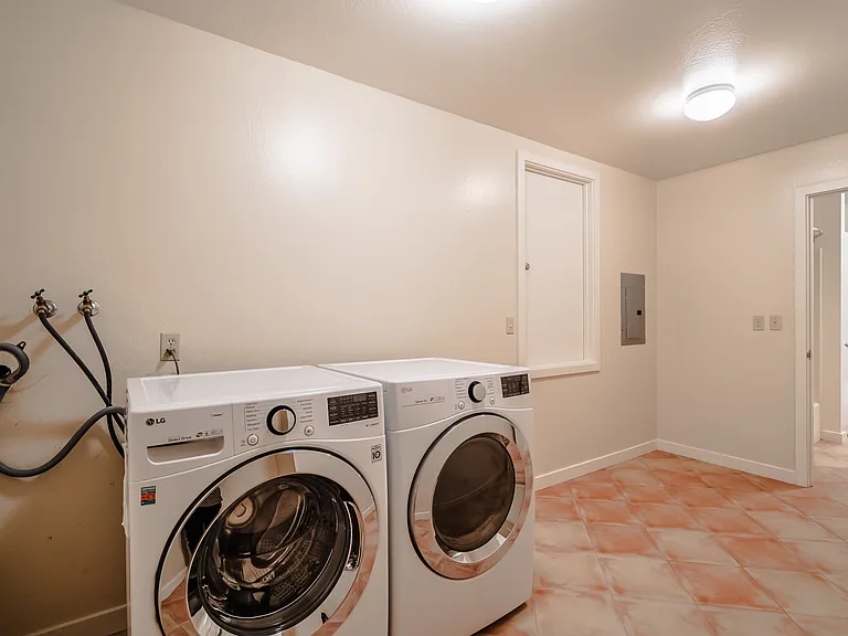961 W California Ave — Photo 15