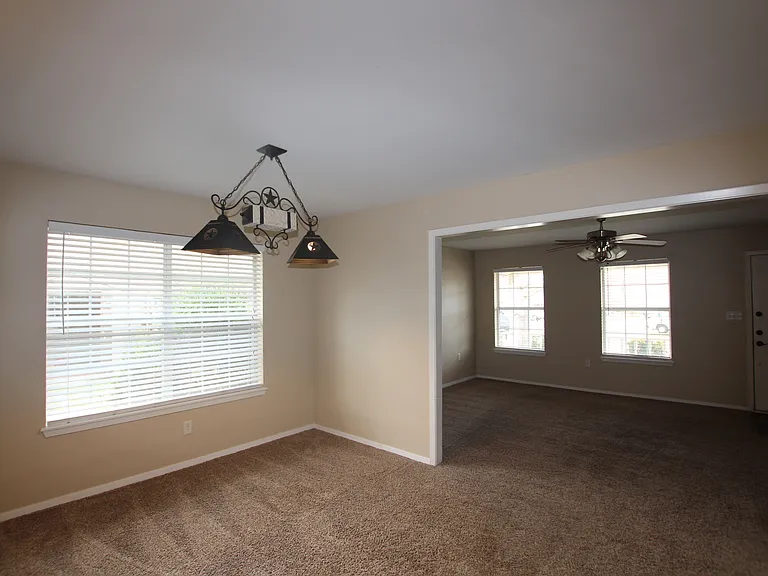 211 Willowbrook Ln — Photo 8