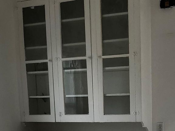 4th image of 3340 Royal Ave #2