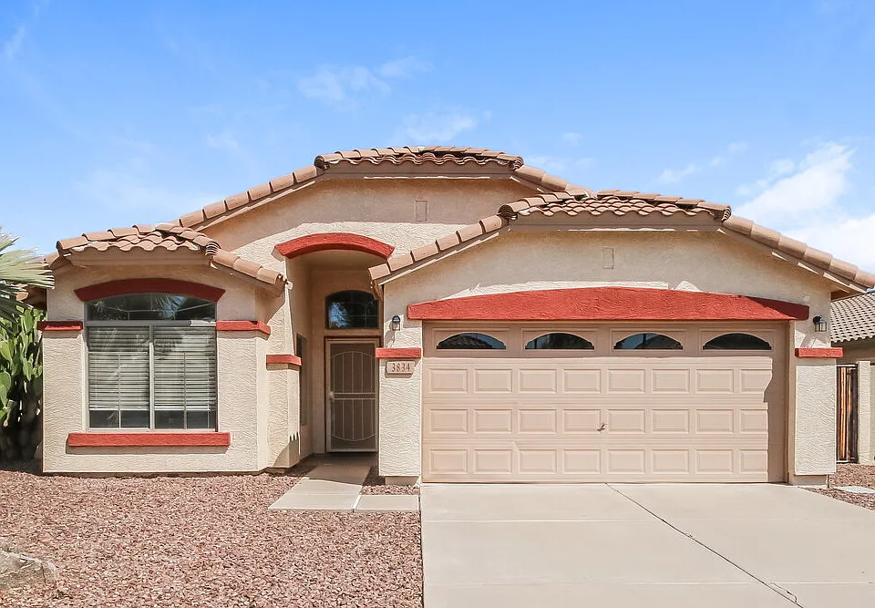 3834 E Longhorn Dr