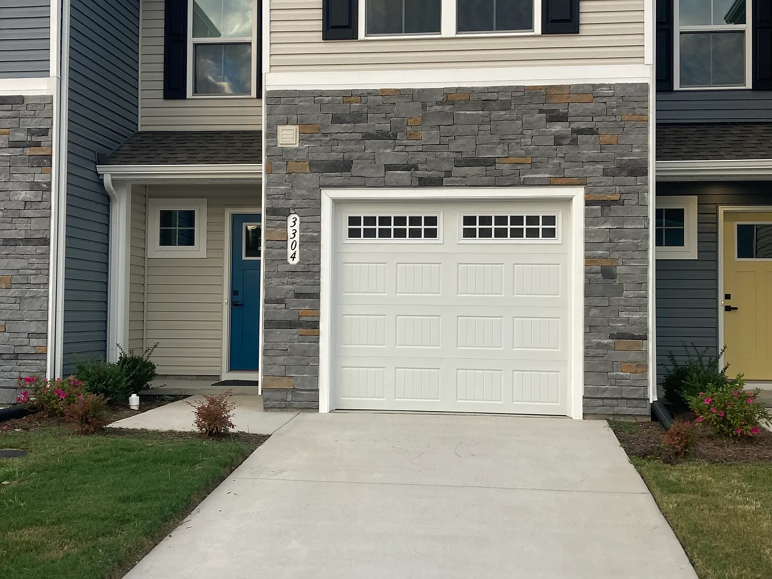 3 bed, 2.5 bath, 1442 sqft, $2,100 — Photo 1