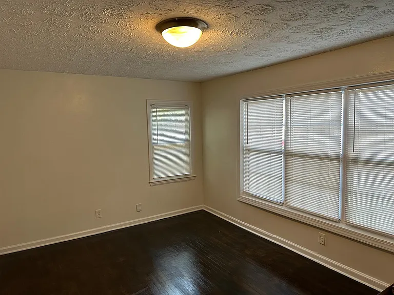 1427 Westmont Rd SW — Photo 2