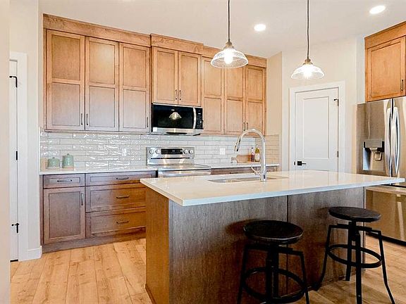 4th image of 173 N Parkview Cres W
