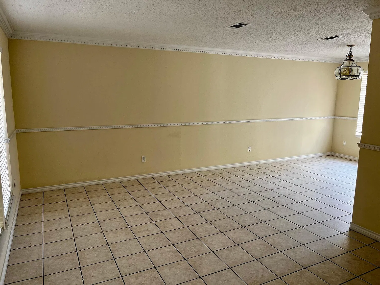 3 bed, 2.5 bath, 1928 sqft, $1,995 — Photo 3