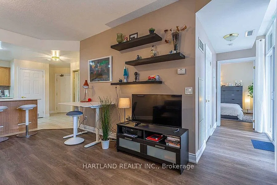 399 Elizabeth St — Photo 3