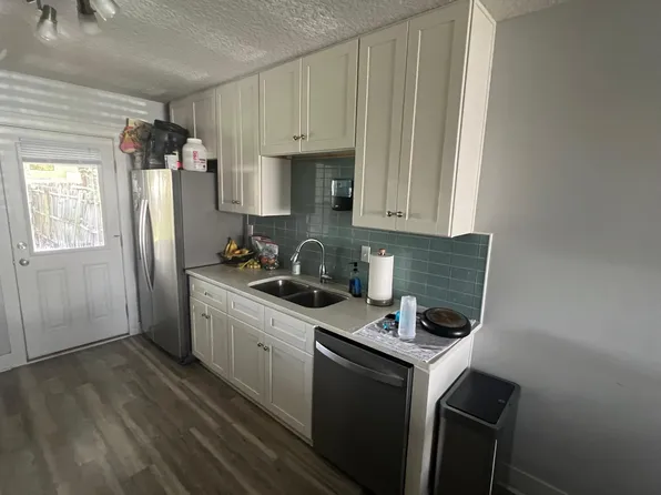 600 Sturdivant Ave, Atlantic Beach, FL 32233