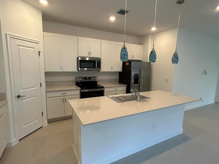 1769 SE Crosswood Way — Photo 8