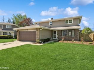 892 Dodge Ct, Carol Stream, IL 60188