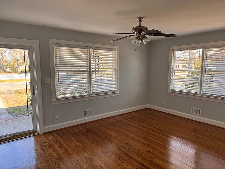 202 E Sycamore St #1/2 — Photo 5