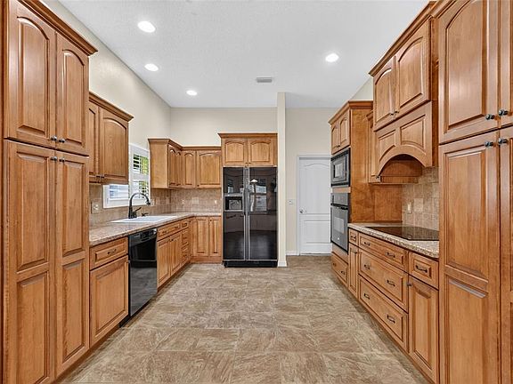 5th image of 1557 OAK FOREST DRIVE