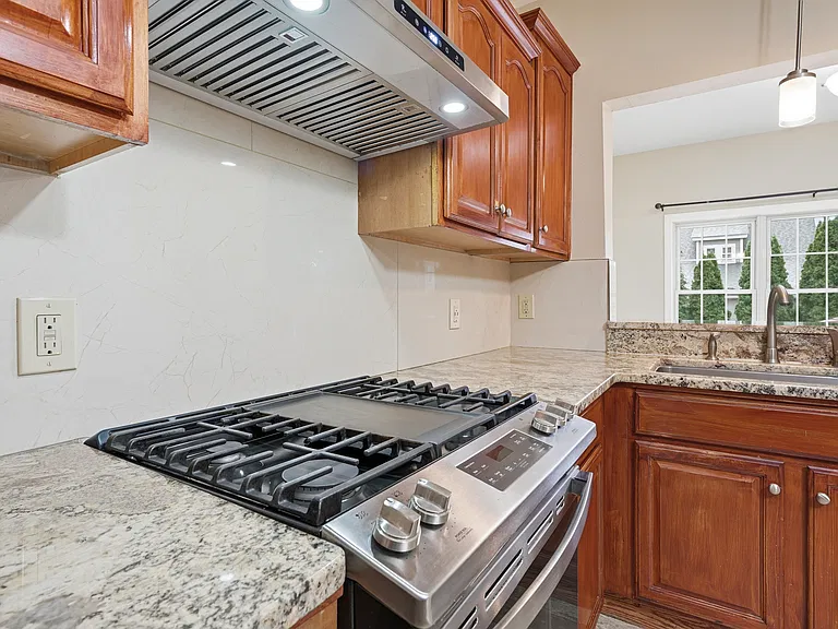 Check the nice granite!