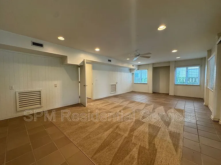 1154 Monroe Ln — Photo 11